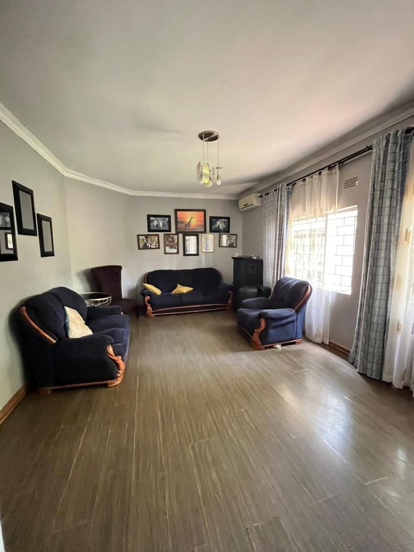WOODLANDS EXT|COMMERICAL PROPERTY|STANDALONE 5*BED WITH 3*BED ENSUITE|RENT|K35,000