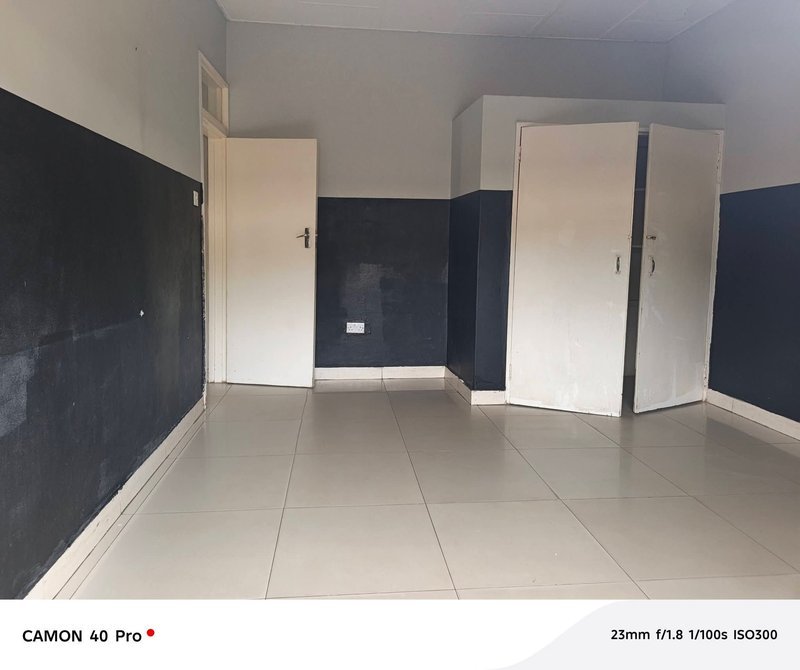 AVONDALE ALONG GARDENIA|COMMERCIAL USE ONLY|STANDALONE 3*BED HOUSE WITH A GUARD HOUSE & BOREHOLE 🏡|RENT|K25,000