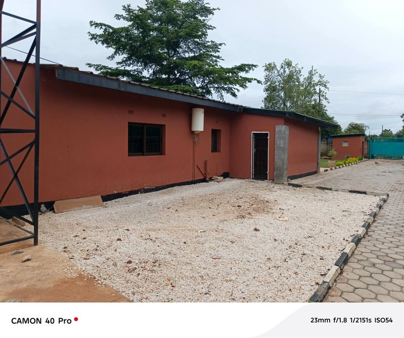 AVONDALE ALONG GARDENIA|COMMERCIAL USE ONLY|STANDALONE 3*BED HOUSE WITH A GUARD HOUSE & BOREHOLE 🏡|RENT|K25,000