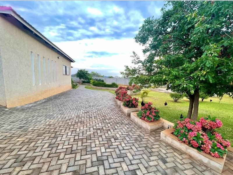 MIKANGO PROPERTY FOR RENT