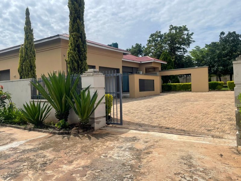 Beautiful 3 bedroom house for rent in 9 miles