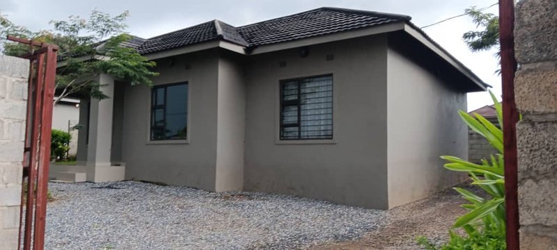 FOXDALE|MODERN FREE STANDING TWO(2) BED APARTMENT|WITH PRIVATE BACK YARD|YARD OF 10*UNITS|UNFURNISHED|RENT|K12,500