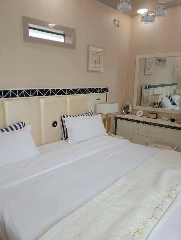 EMMASDALE'S ULTIMATE UPSTAIRS HIDDEN GEM Furnished Apartment