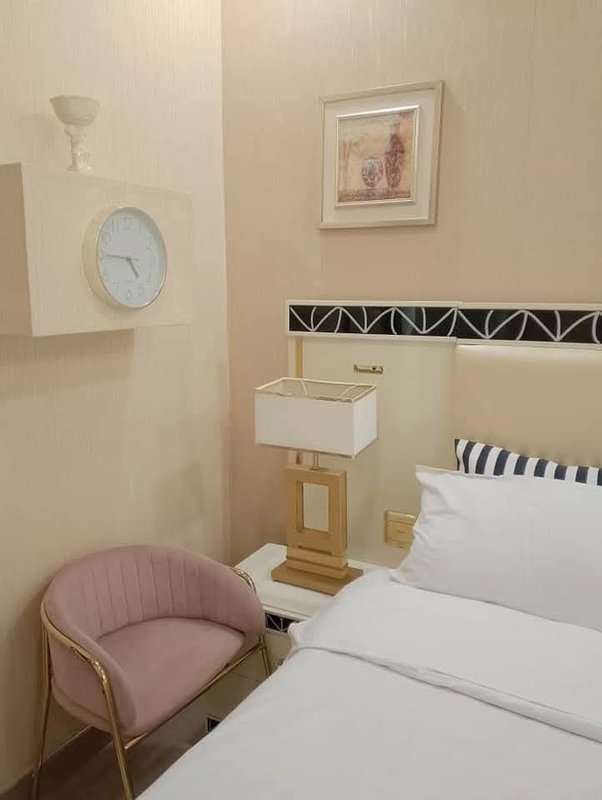 EMMASDALE'S ULTIMATE UPSTAIRS HIDDEN GEM Furnished Apartment