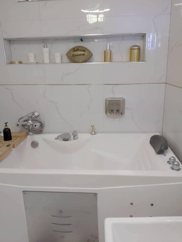 EMMASDALE'S ULTIMATE UPSTAIRS HIDDEN GEM Furnished Apartment