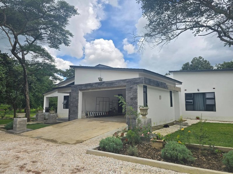 Four Bedroom House, Leopards Hill