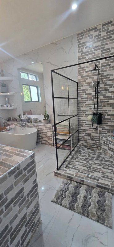 Four Bedroom House, Leopards Hill