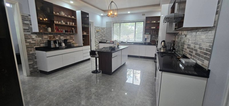 Four Bedroom House, Leopards Hill
