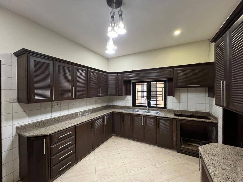 Three Bedroom House, Makeni