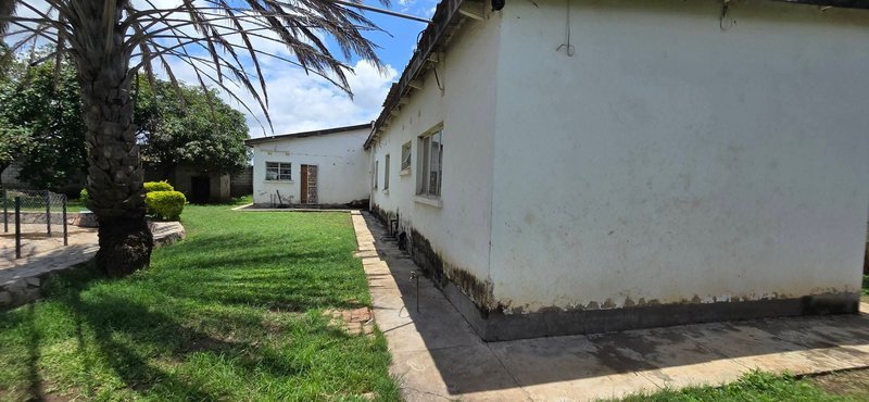 Eight Bedroom House For Sale, Woodlands