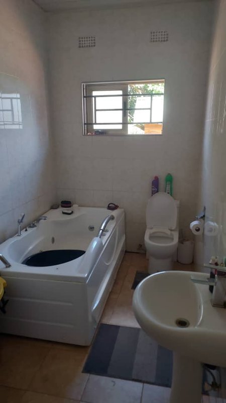 2 x 3 BEDROOMED FLATS FOR SALE IN LIVINSTONE