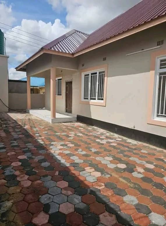 NEWLY BUILT MODERN 3 BEDROOMS IN KAMWENA CHAMBER VALLEY