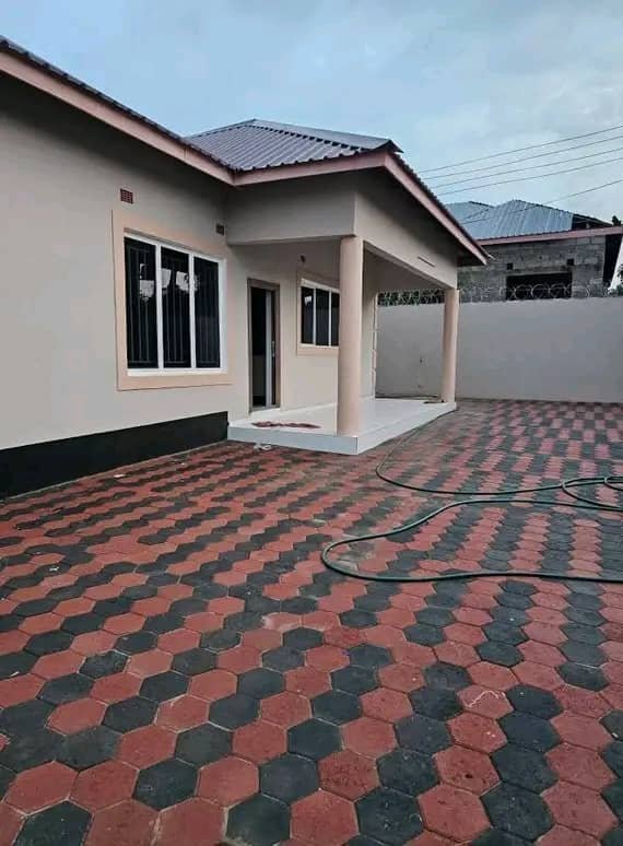 NEWLY BUILT MODERN 3 BEDROOMS IN KAMWENA CHAMBER VALLEY