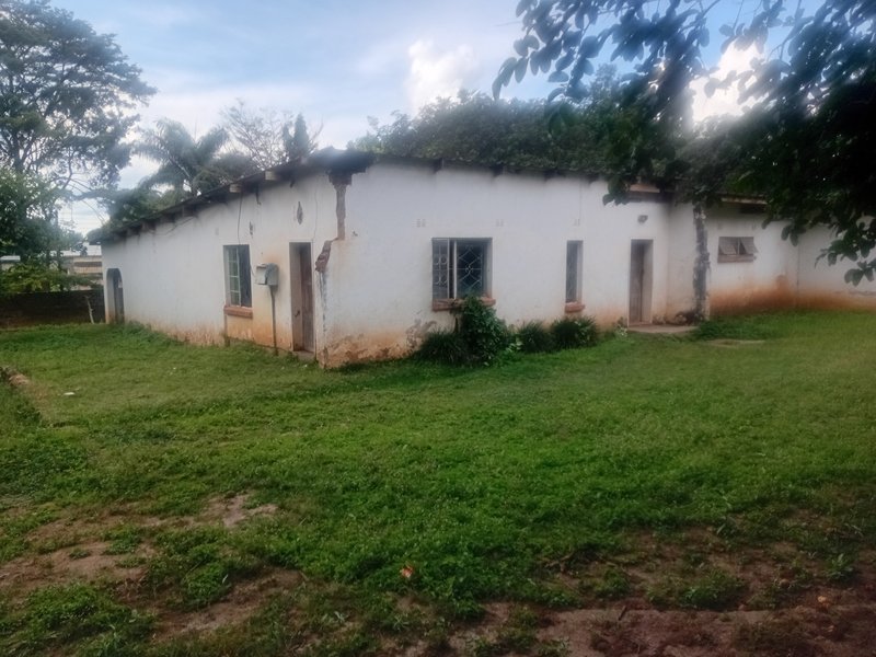 An old house sitting on 3000 square metres on Mukuyu Crescent off Central Street