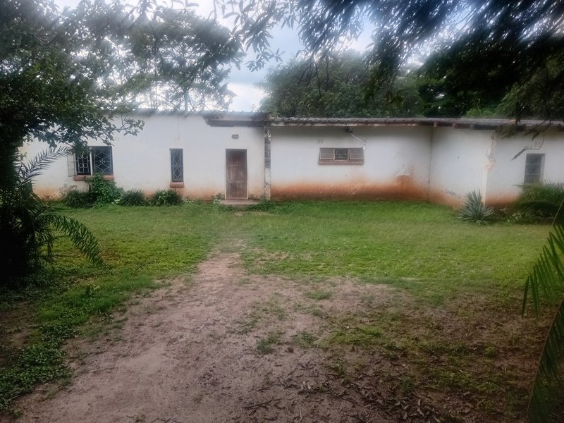 An old house sitting on 3000 square metres on Mukuyu Crescent off Central Street