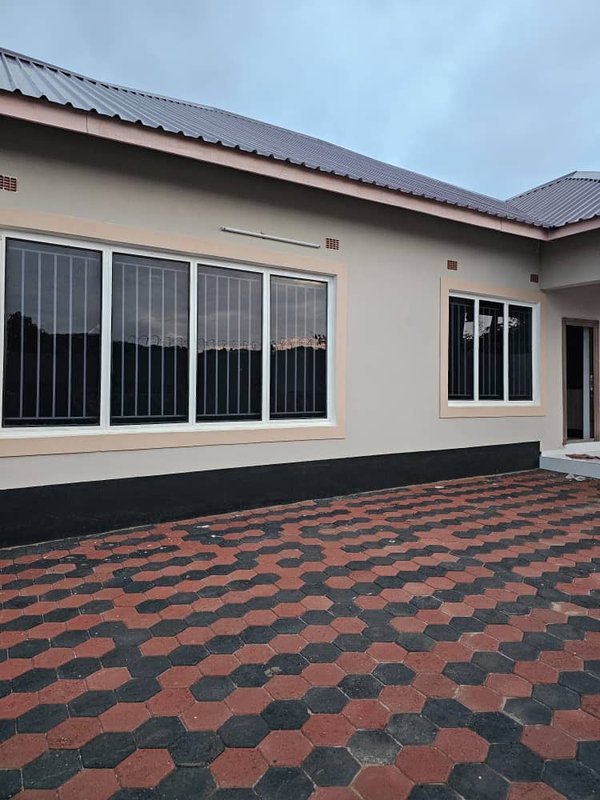 3 bedrooms house for sale in meanwood kamwena