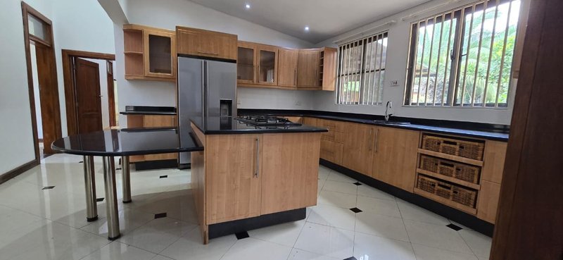 LONGACRES | FREE STAND 4 BEDROOM TOWN HOUSE IN A GATED COMPLEX |FOR RENT|$2,000