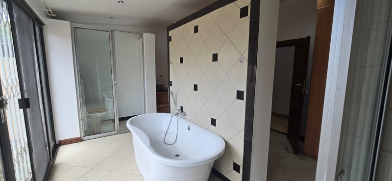 LONGACRES | FREE STAND 4 BEDROOM TOWN HOUSE IN A GATED COMPLEX |FOR RENT|$2,000