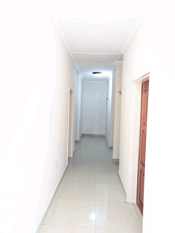 WOODLANDS EXT|ALONG THE TARMAC|5*BED 2*BED ENSUITE PLUS COTTAGE|RENT|K30,000