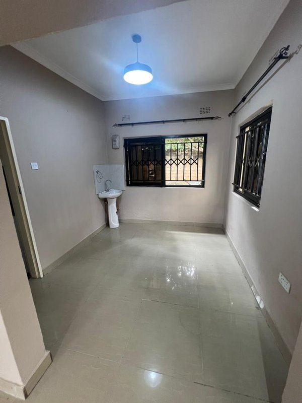 ROMA 3 BEDROOMS FREE STANDING UNFURNISHED FOR 🏠 RENT RESIDENTIAL K18,000