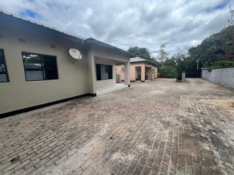 ROMA 3 BEDROOMS FREE STANDING UNFURNISHED FOR 🏠 RENT RESIDENTIAL K18,000