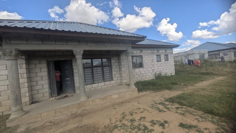 3 BEDROOMS IN 12 MILES NEAR TWALUMBA 3 KILOMETER FROM GREAT NORTH ROAD