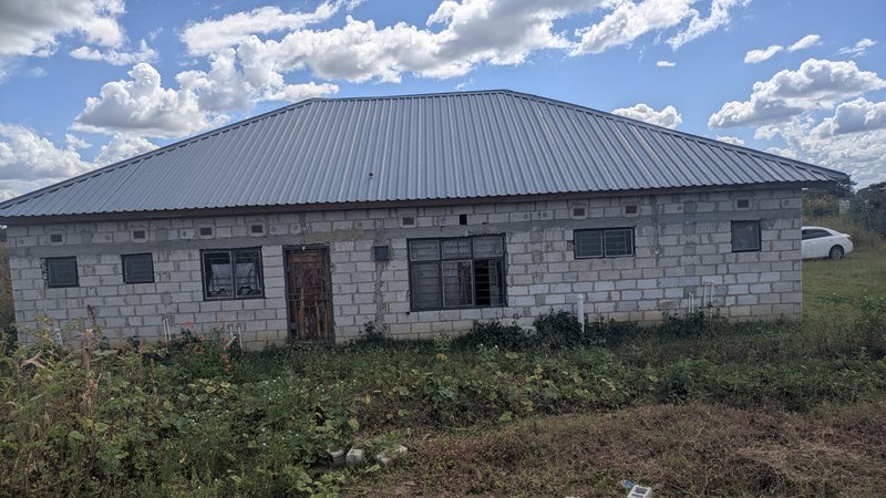 3 BEDROOMS IN 12 MILES NEAR TWALUMBA 3 KILOMETER FROM GREAT NORTH ROAD