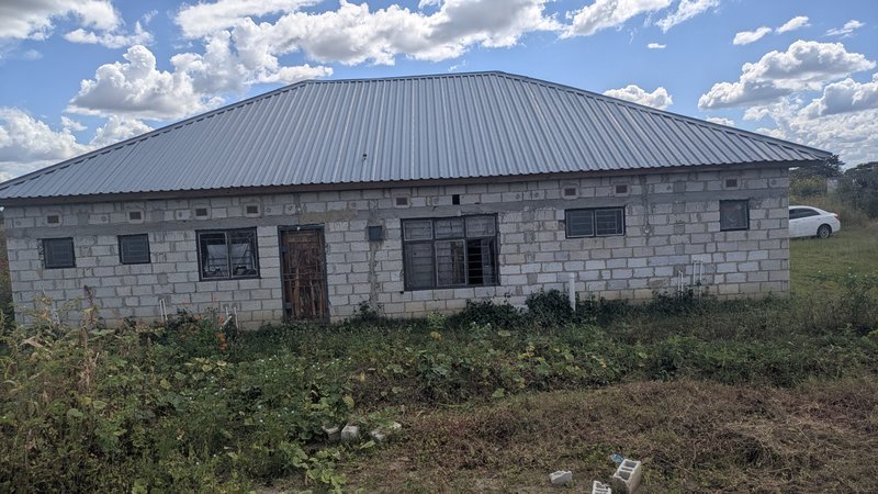 3 BEDROOMS IN 12 MILES NEAR TWALUMBA 3 KILOMETER FROM GREAT NORTH ROAD