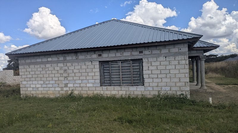 3 BEDROOMS IN 12 MILES NEAR TWALUMBA 3 KILOMETER FROM GREAT NORTH ROAD