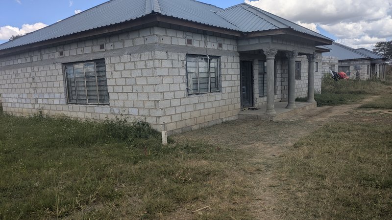 3 BEDROOMS IN 12 MILES NEAR TWALUMBA 3 KILOMETER FROM GREAT NORTH ROAD