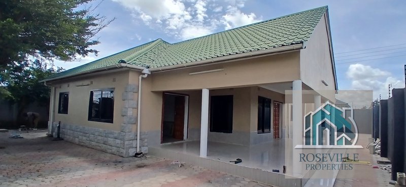 4 bedroom vacant stand alone house