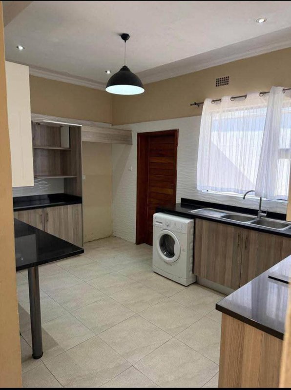 ROMA PARK| FULLY FURNISHED| 3 BEDROOMS WITH A PRIVATE SWIMMING POOL & YARD $1,800 AVAILABLE.