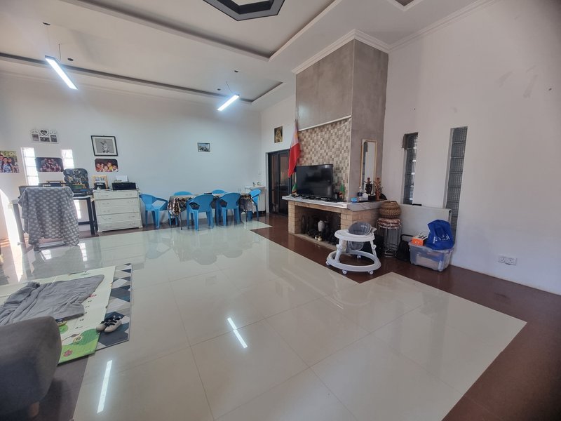 4bed 2bath semi-detached flat