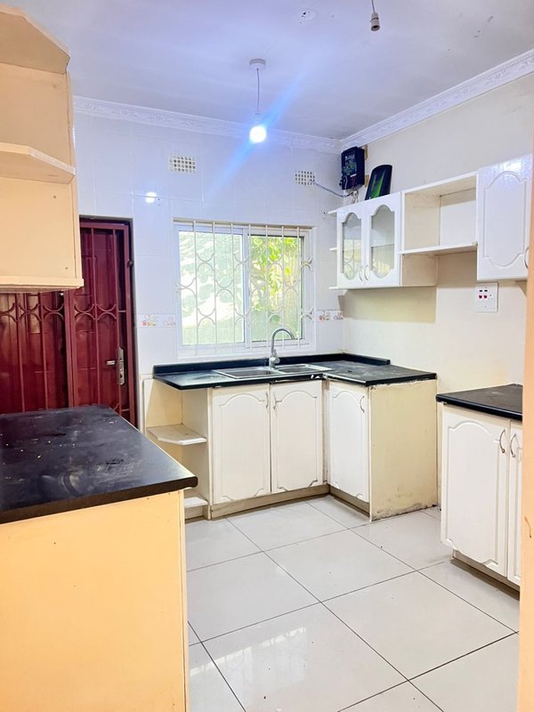 OLYMPIA|OWN ENTRANCE THREE (3) BED HOUSE MSC & ADDITIONAL TWO (2) UNIT| RENT|K35,000