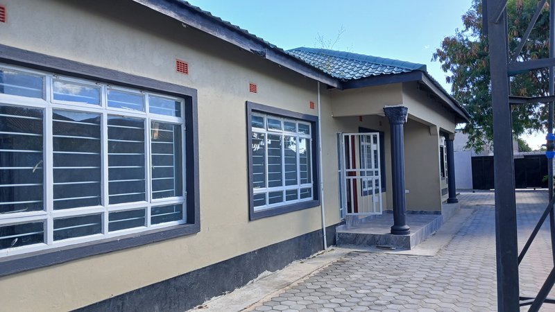 3-BEDROOM SEMI-DETACHED FLAT FOR RENT SILVEREST BEHIND ZAMBEEF