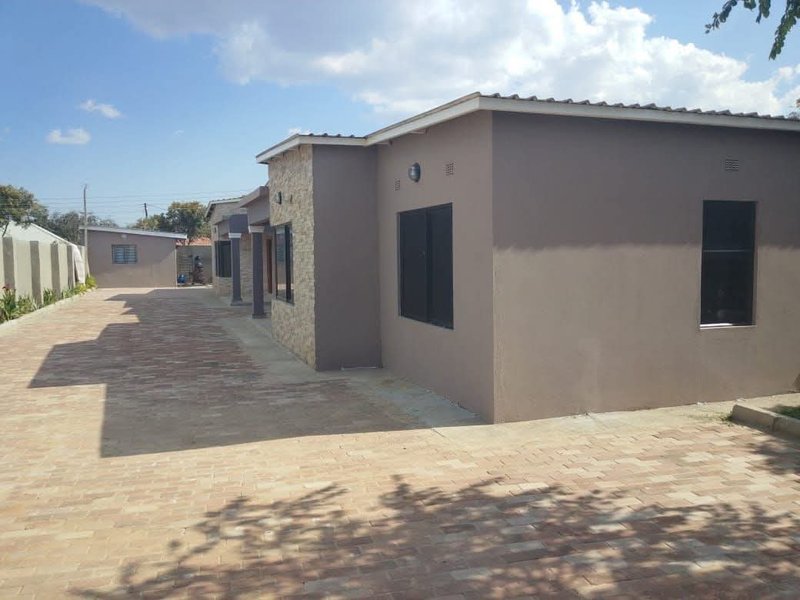 3 BEDROOMED FLAT FOR RENT IN WATERFALLS