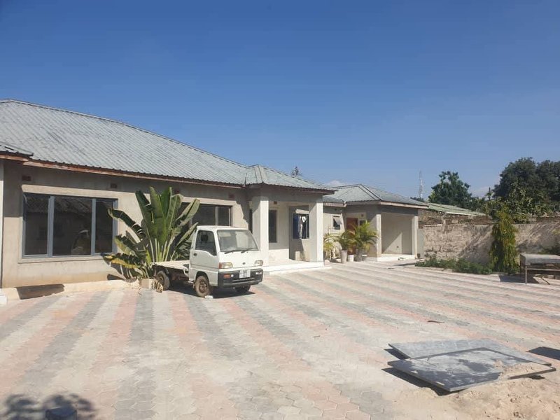 NORTHMEAD|NEWLY BUILT TWO (2) BEDROOM|OFFICE SPACES| FOR RENT|K18,000 EACH|YARD ONLY (3) UNITS