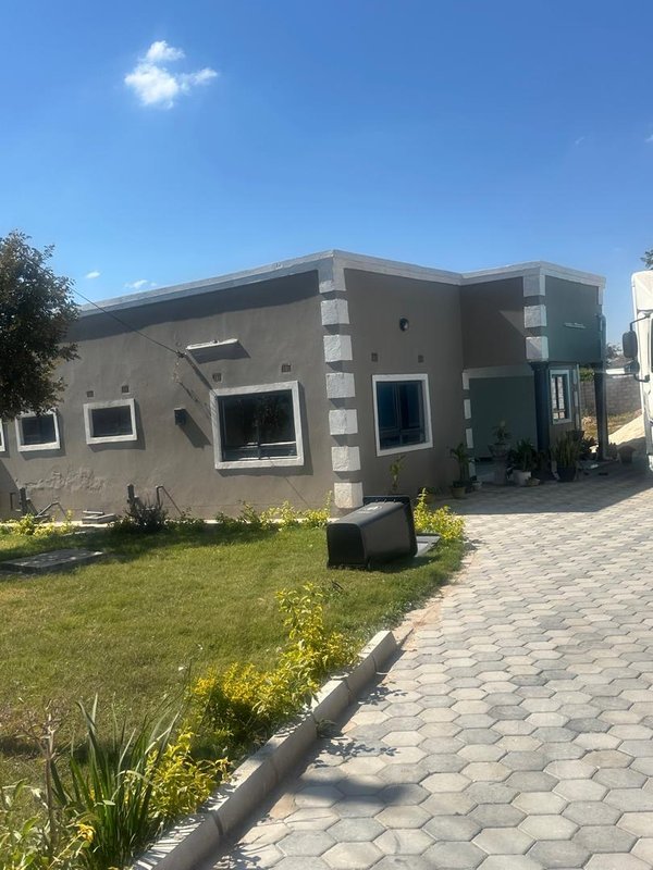 3-BEDROOM STANDALONE FOR RENT COMMERCIAL OR RESIDENTIAL
