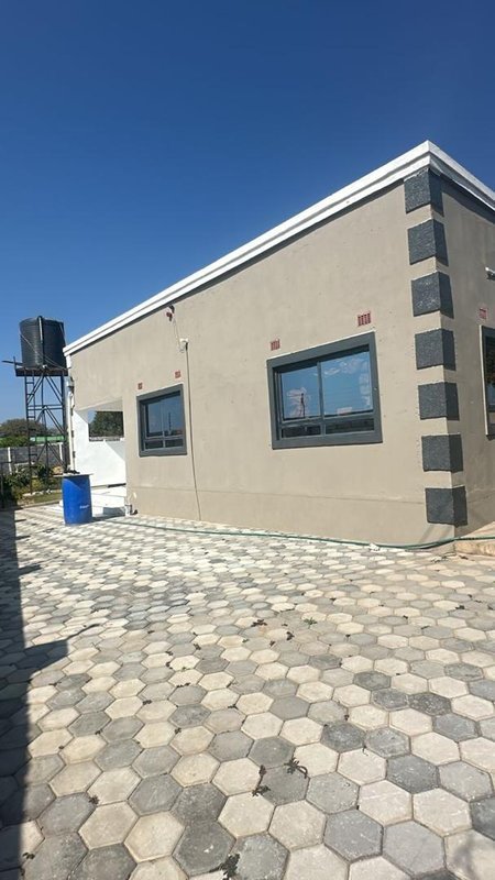 3-BEDROOM STANDALONE FOR RENT COMMERCIAL OR RESIDENTIAL