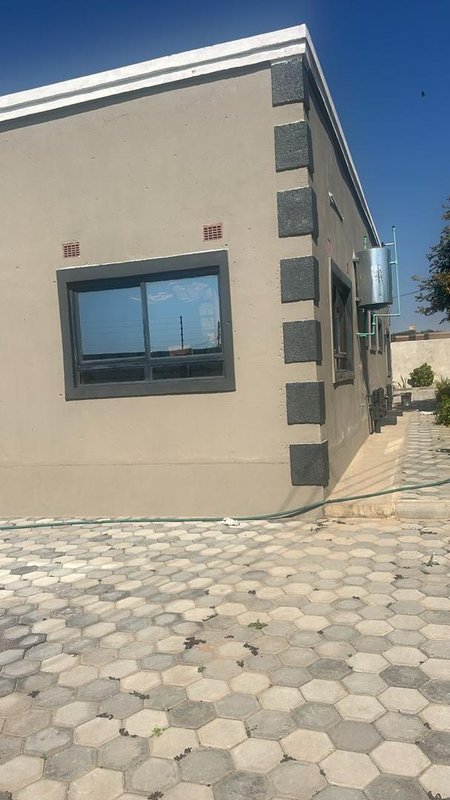 3-BEDROOM STANDALONE FOR RENT COMMERCIAL OR RESIDENTIAL