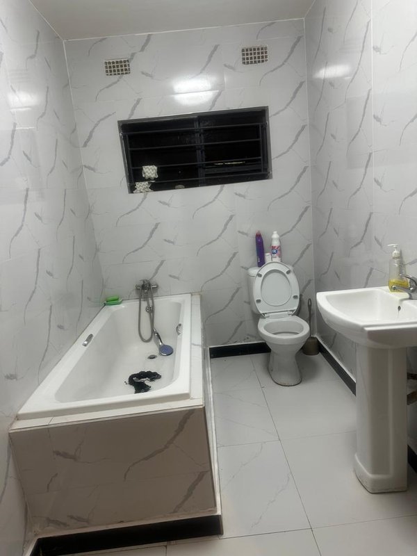 3-BEDROOM STANDALONE FOR RENT COMMERCIAL OR RESIDENTIAL