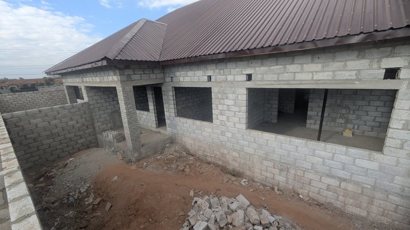 FOR SALE IN CHAMBER VALLEY UNFINISHED FLATS