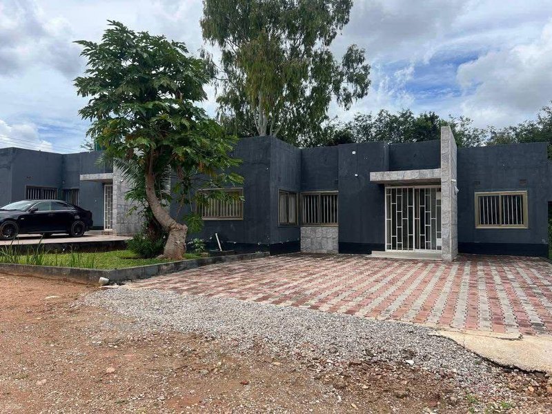 FOXDALE ALONG ZAMBEZI ROAD|2 BEDROOMS APARTMENT |FOR RENT| K8,500