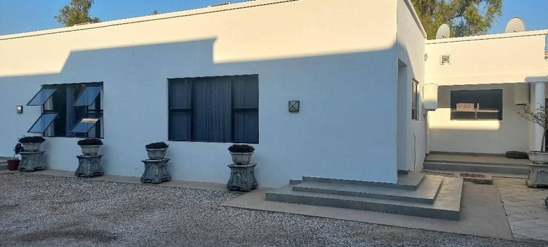 IBEX MAIN|VACANT THREE (3) BED FLAT| ONLY (6) UNITS IN THE YARD||RENT|K15,000