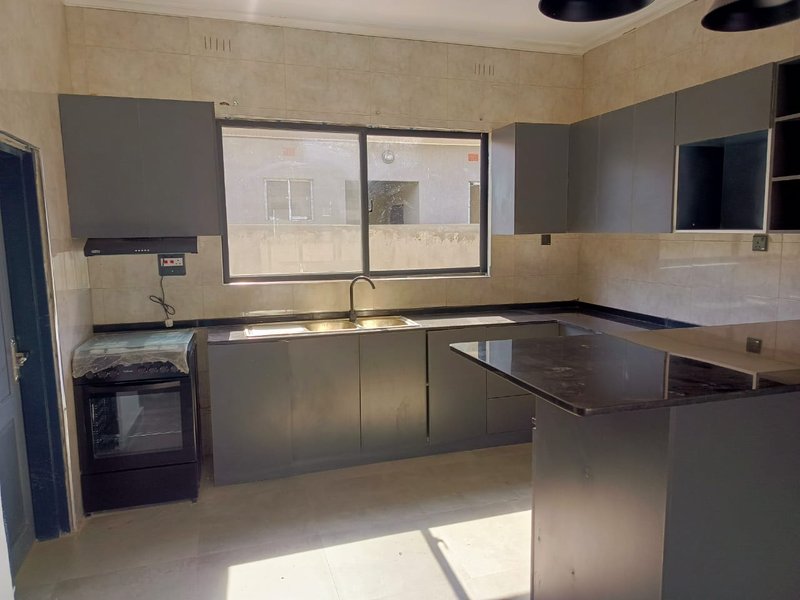 🏡 3-BEDROOM TOWNHOUSE TO LET​📍 Location: Ibex Hill, 2nd Street (Secure Gated Community)