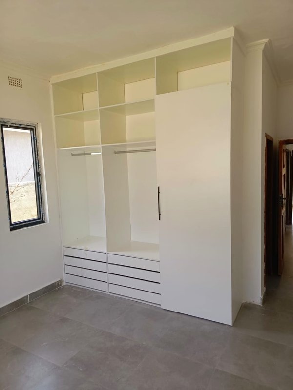 🏡 3-BEDROOM TOWNHOUSE TO LET​📍 Location: Ibex Hill, 2nd Street (Secure Gated Community)