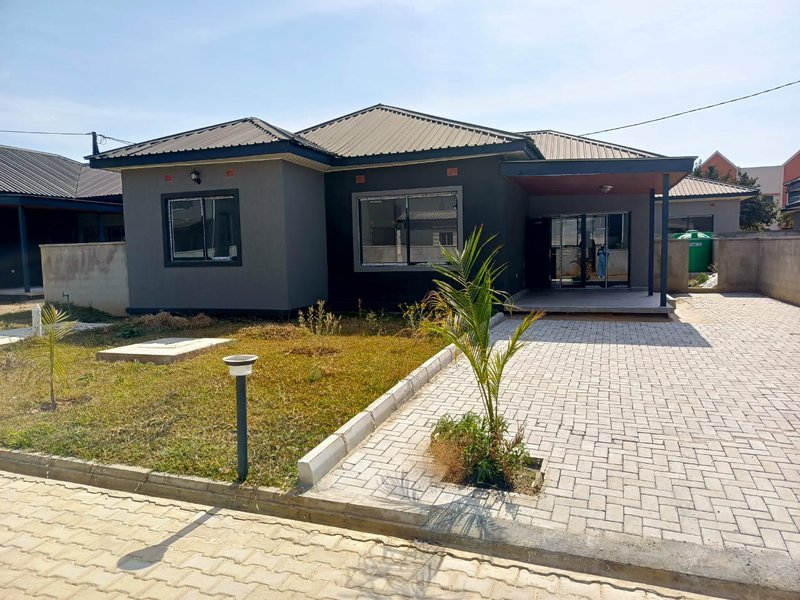 🏡 3-BEDROOM TOWNHOUSE TO LET​📍 Location: Ibex Hill, 2nd Street (Secure Gated Community)