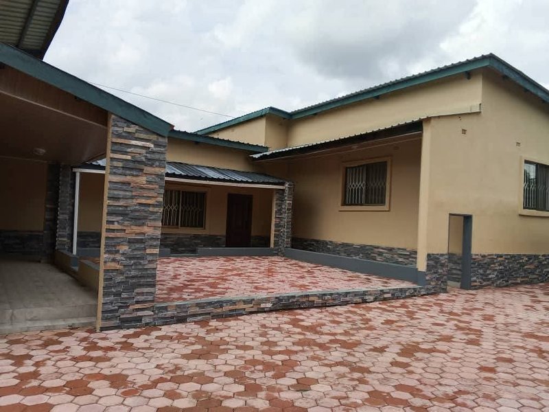OLYMPIA| SPACIOUS THREE (3) BED TOWN HOUSE| YARD ONLY TWO (2) UNITS|WITH BACK POWER|RENT|K25,000