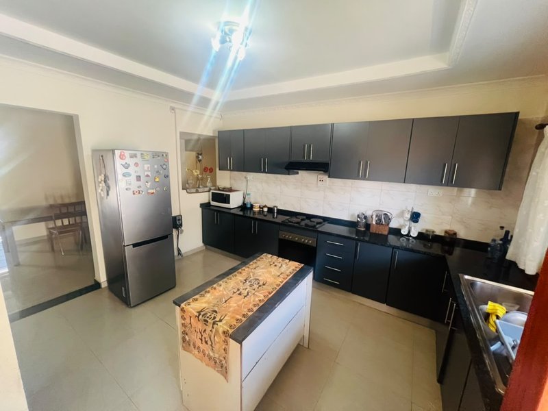 ROMA PARK|THREE (3) BED FLAT|AVAILABLE FOR RENT|FURNISHED K28,000|UNFURNISHED K22,000