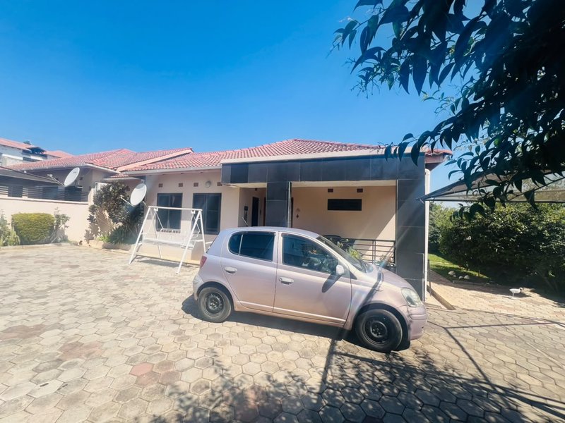 ROMA PARK|THREE (3) BED FLAT|AVAILABLE FOR RENT|FURNISHED K28,000|UNFURNISHED K22,000